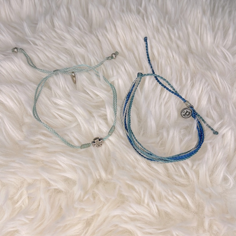 2 pack of multi color blue Pura Vida bracelets🦋💙